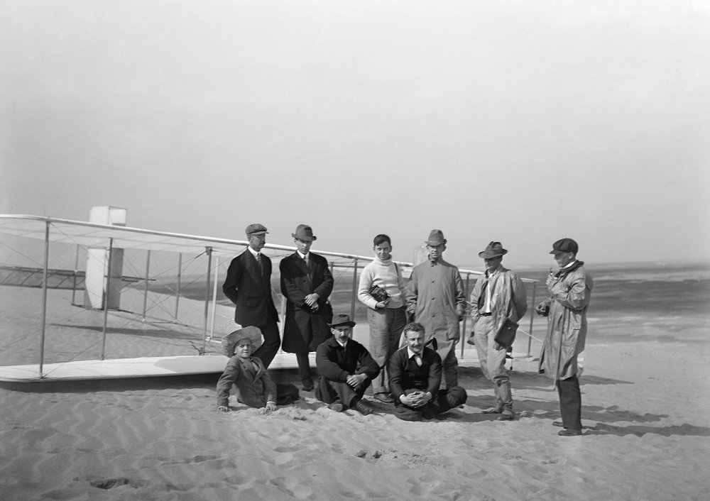 Wright Brothers Glider Ngroup Portrait In Front Of The Wright Glider At Kill Hill Sitting Horace Wright Orville Wright And Alexander Ogilvie Standing Lorin Wright And Group Of Journalists At Kit