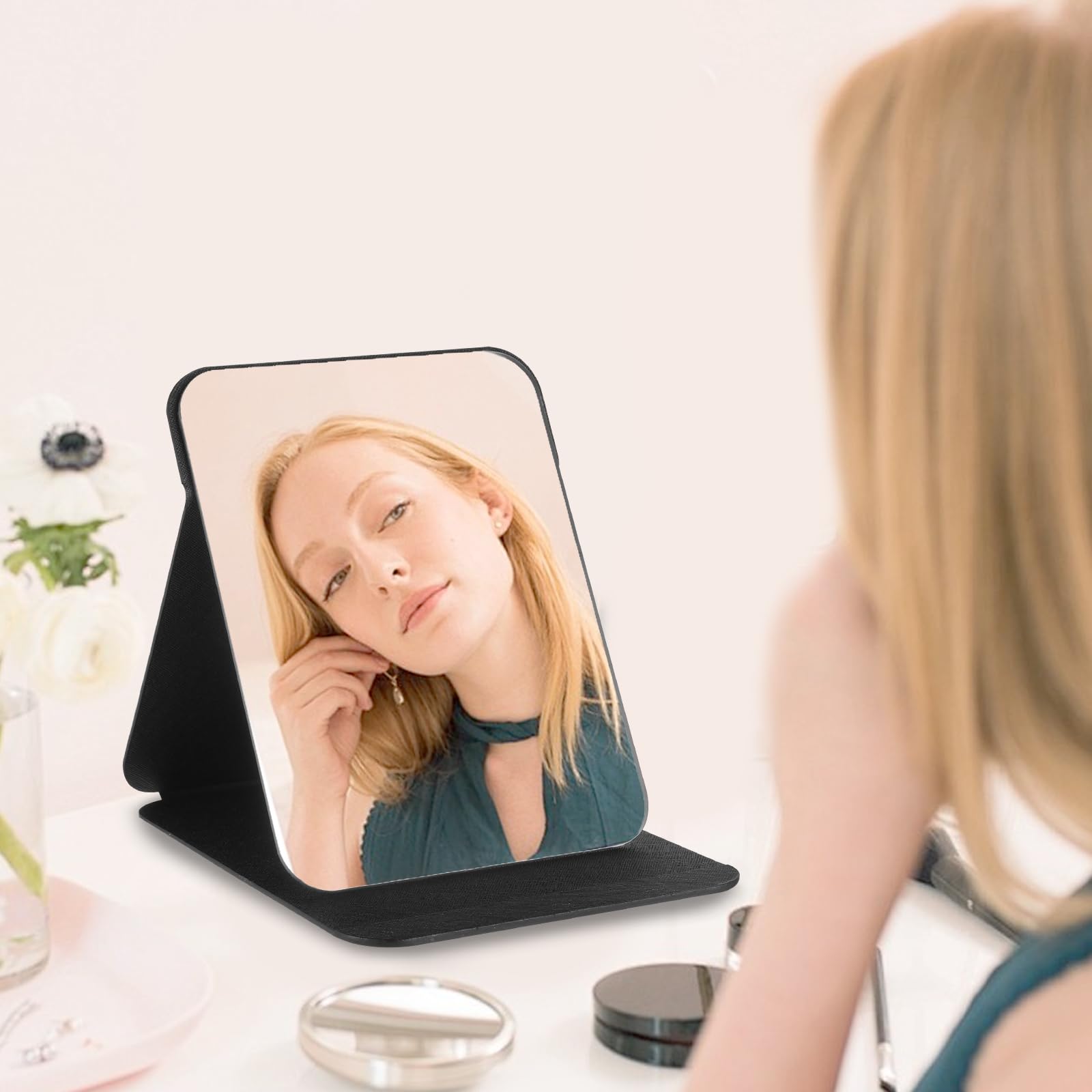 Miroir de Voyage Pliable 21,5 x 15,5 cm, Miroir de Table Portable avec Housse en PU, Miroir Maquillage Réglable pour Salle de Bain, Bureau et Voyage