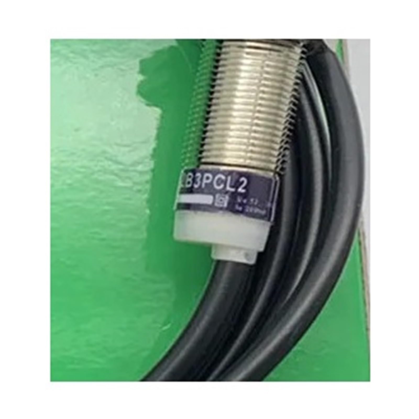 Capteur XS4P18PB370L1 étanche pour détection métallique précise