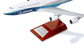 【限定・正規品】Boeing Unified 747-8 1:200 Amazon.com: 1 : Toys & Games