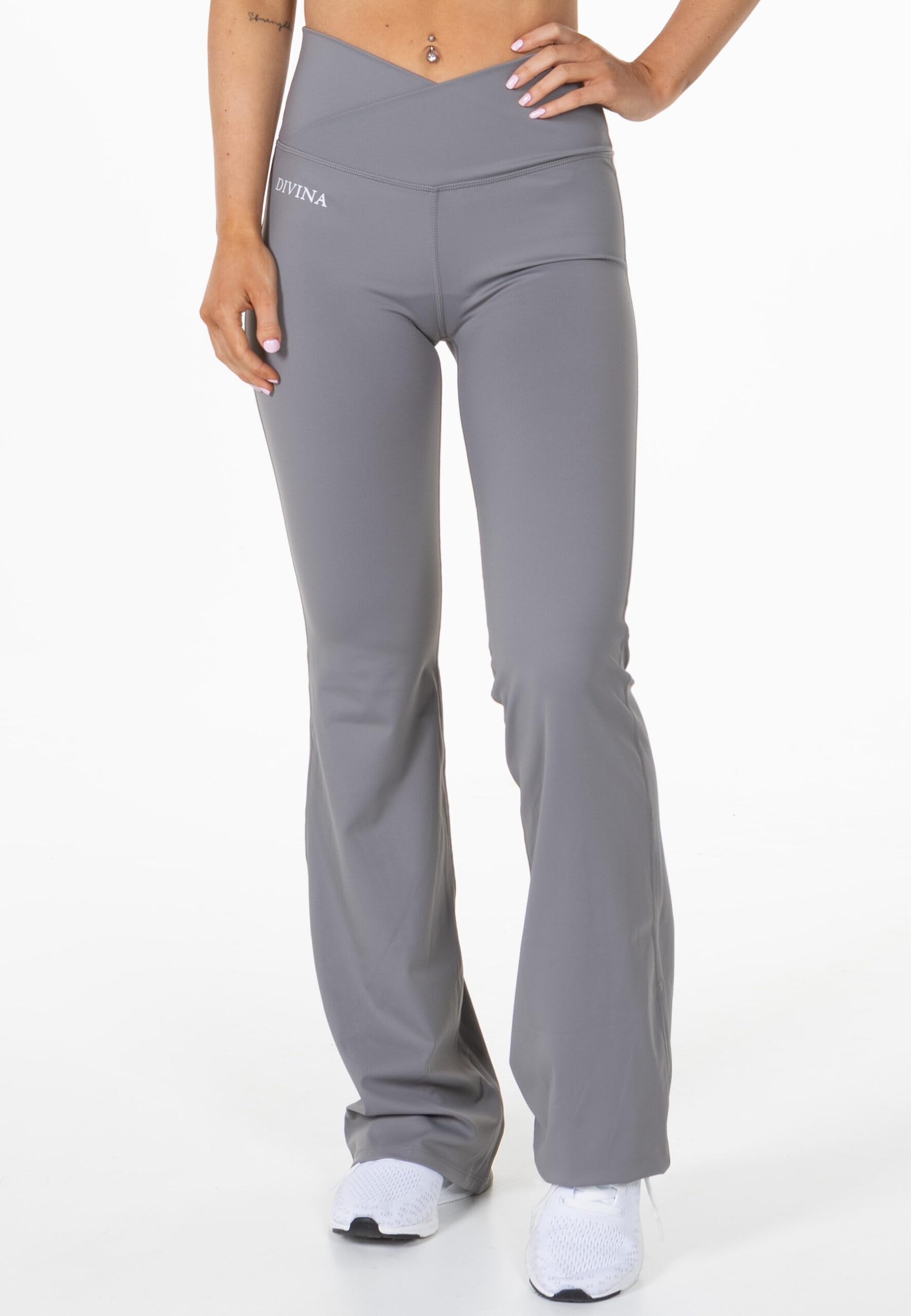 Divina Flare Tights, legginsy z rozkloszowanymi nogawkami i paskiem cross-over, idealne do treningu, jogi, spacerów i do noszenia na co dzień. Szare M