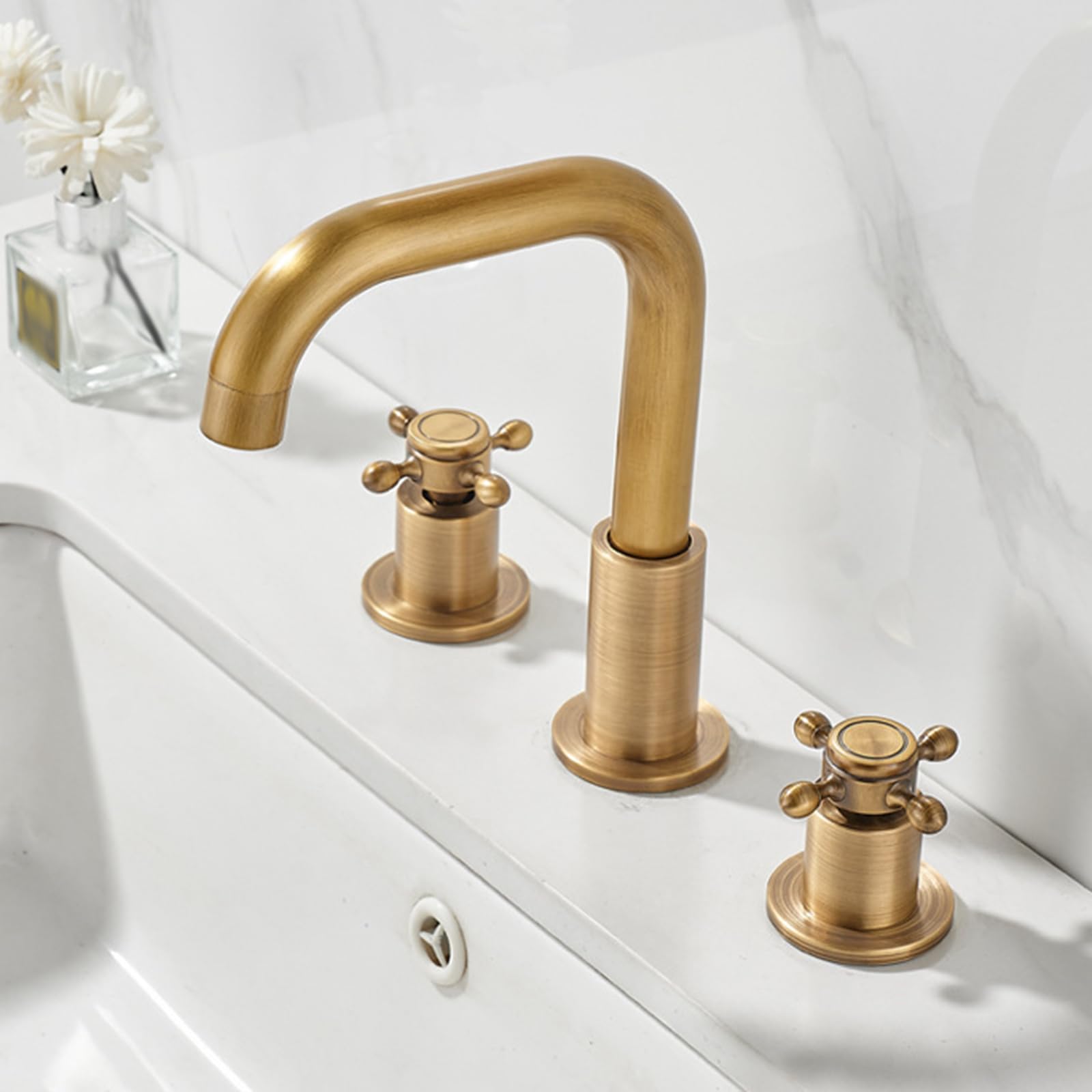 Mitigeur de salle de bain 3 trous orientable avec bec pivotant à 360°