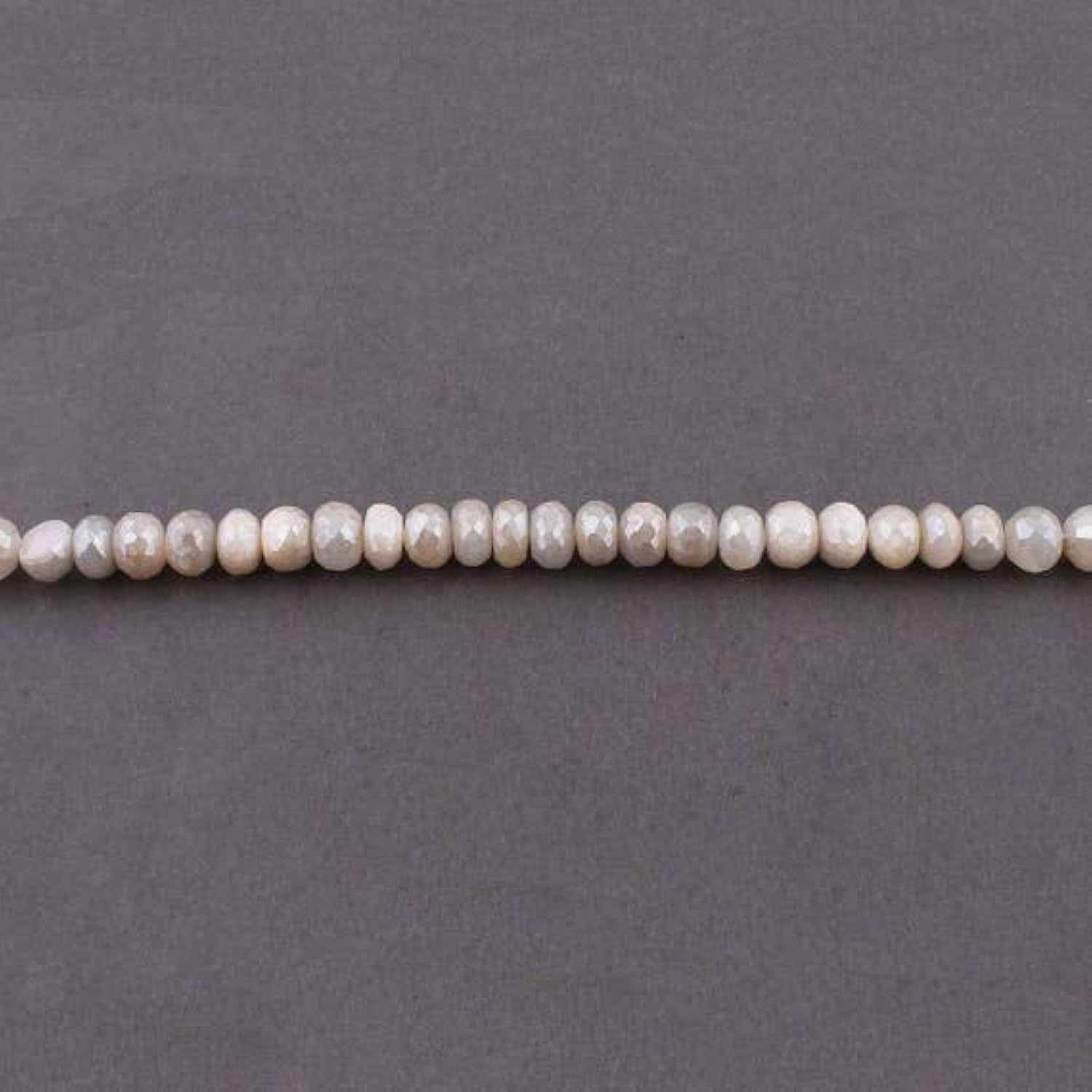 Pierre de lune argentée facettée 9mm pour création de bijoux raffinés