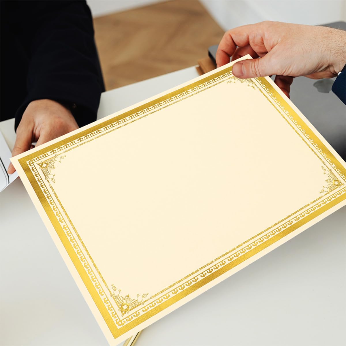 SHINEOFI 35 Stück Blanko Urkundenpapier in Gold Papier für Diplom und Abschlussfeier Glattes Schreibgefühl mit Elegantem Schlichtem Design A4 Format