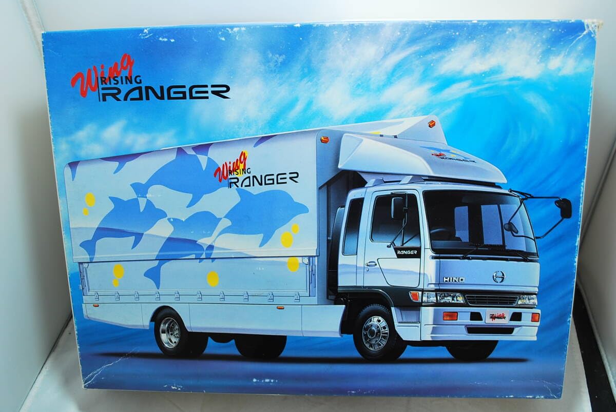 アオシマ 1/32 日野 クルージングレンジャー ウィング コマーシャルカラー Yahoo!オークション - 当時物 在庫品・アオシマ・1/32 日野