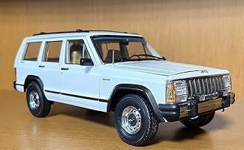 【美品】AUTOart 1/18 Jeep チェロキー 白 箱付 送料込 美品】AUTOart 1/18 Jeep チェロキー 白 箱付 送料込 - メルカリ