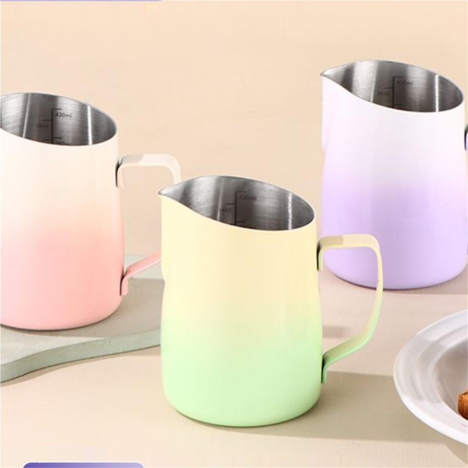 Jarra Para Espumar Leche Boca biselada Caño puntiagudo Tirador Cilindro de flores Cilindro de leche profesional Café elegante Tirador en relieve Taza de flores Tirador de acero inoxidable Artefactos d