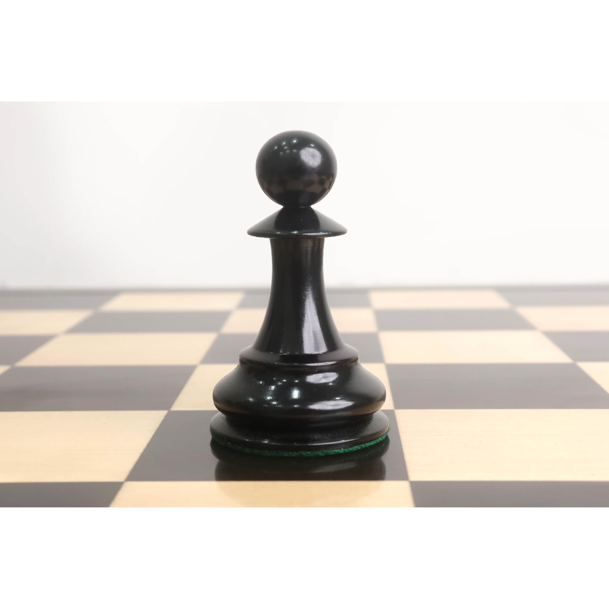 Royal Chess Mall Juego de ajedrez The Giant 1849 Staunton - Sólo Piezas - Ébano y Madera de boj Envejecida - Rey de 6,2 Pulgadas