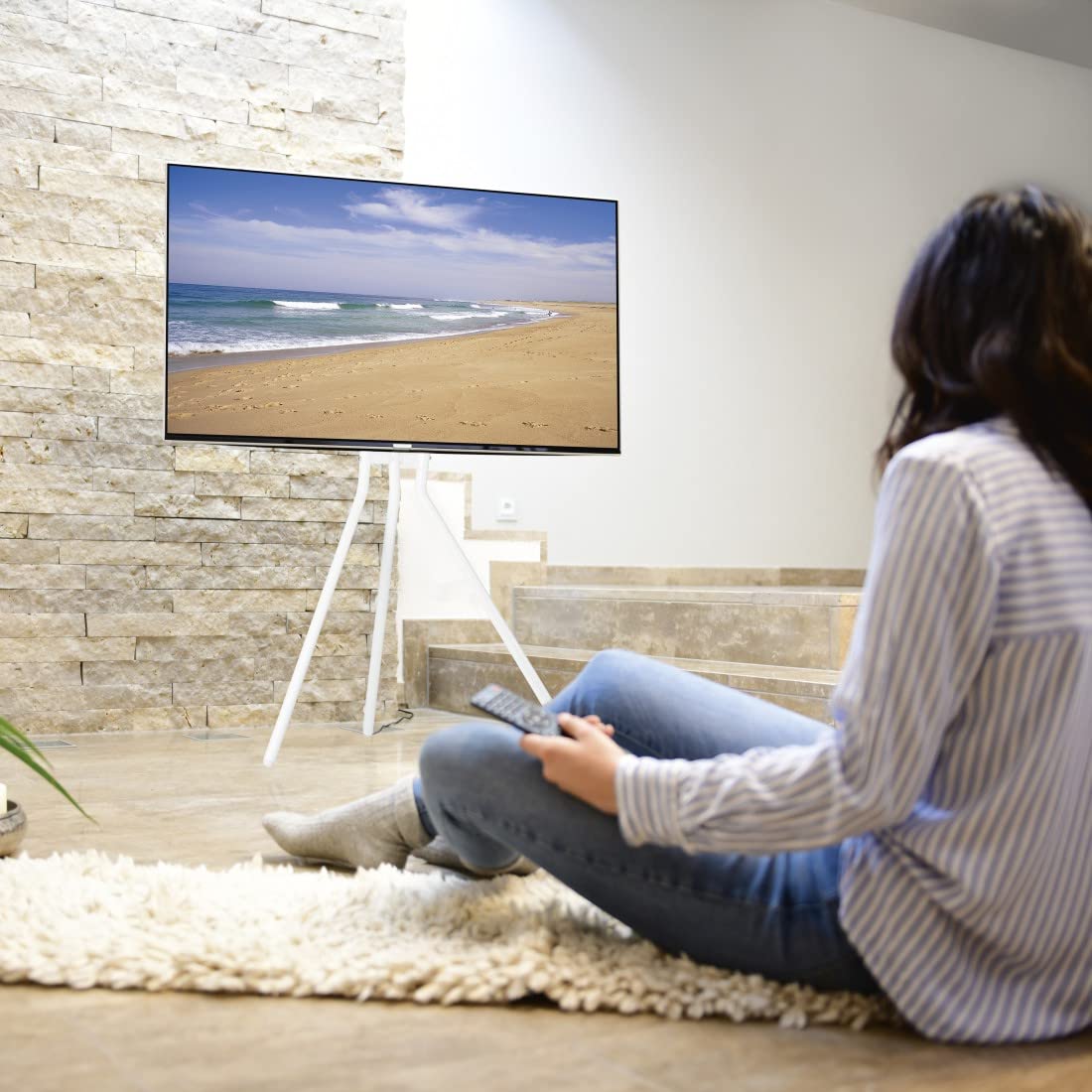 Hama TV Ständer im Staffelei Design (Stabiler Fernsehständer für 37-75 Zoll, höhenverstellbarer TV Stand als Tripod, kompaktes TV Stativ, VESA kompatibler Bodenständer) weiß