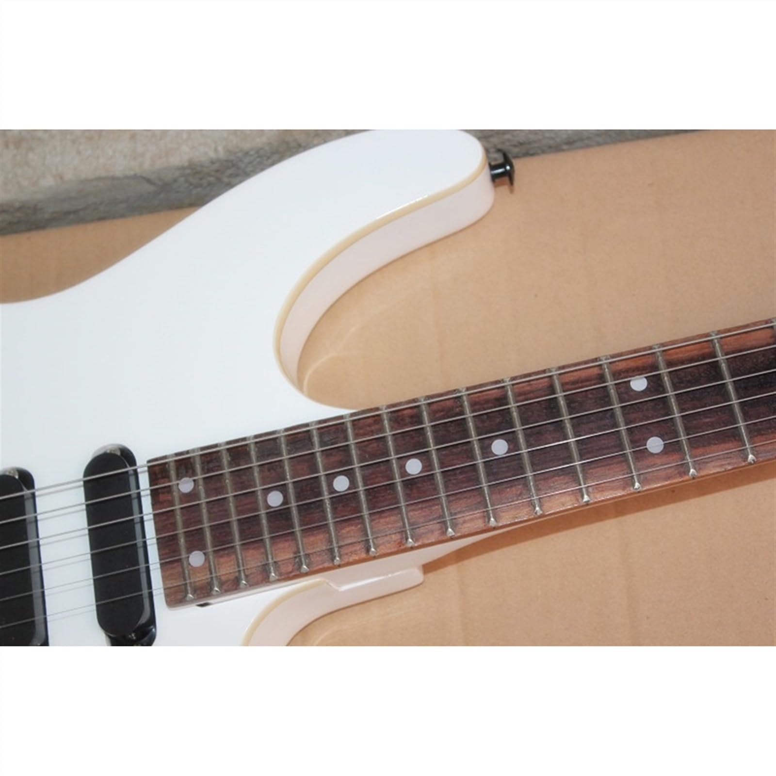 Biała Bezgłowa Gitara Elektryczna Z Przetwornikami SSH Palisandrowa Podstrunnica 24 Progi Początkujący Bezgłowy Gitara Elektryczna