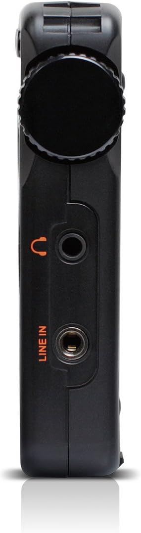 ด้านซ้าย view of the Eton Grundig G2 radio showing headphone and line-in jacks