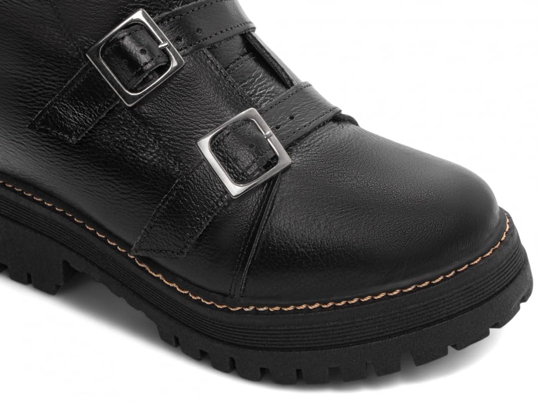 Coturno Feminino Sola Tratorada em Couro com Zíper Lateral e Fivelas Elegantes em promoção! Veja a oferta e mais achadinhos de Botas 9 Hoje é o melhor dia para comprar Coturno Feminino Sola Tratorada em Couro com Zíper Lateral e Fivelas Elegantes com aquele preço maroto! Promoção! Aproveite a oferta! 9