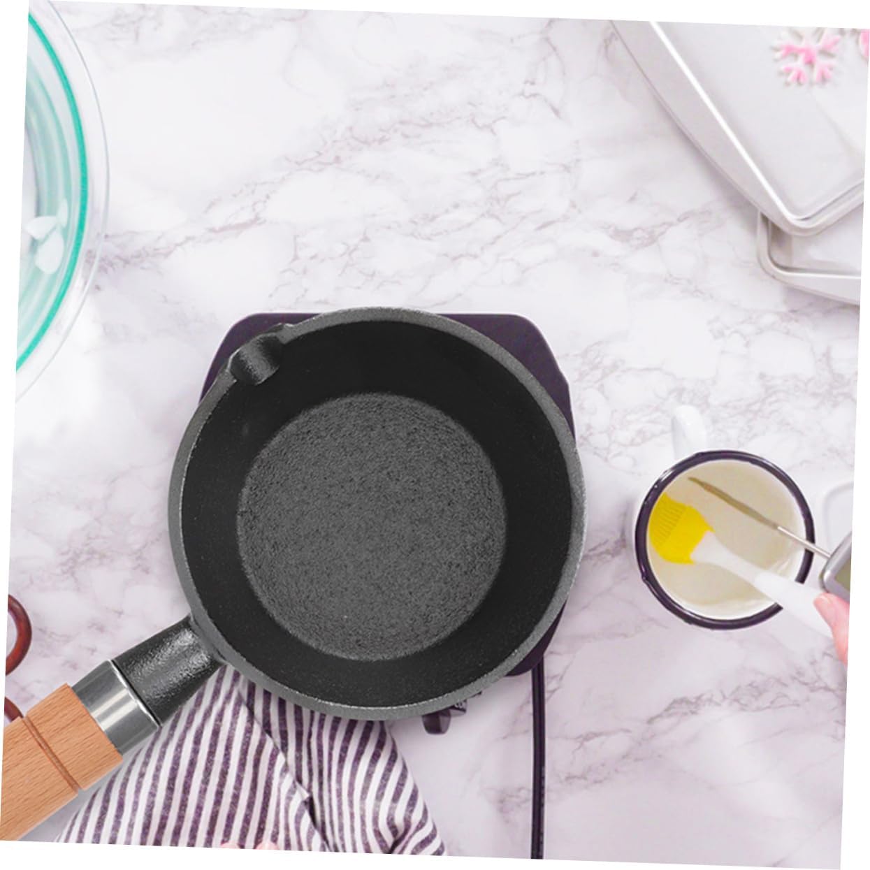 PRETYZOOM 2pcs Mini Cast Iron Pour Oil Pot Set Small Frying Pan for Butter Oil and Eggs Sturdy Kitchen Accessory Handle for Indoor Cooking