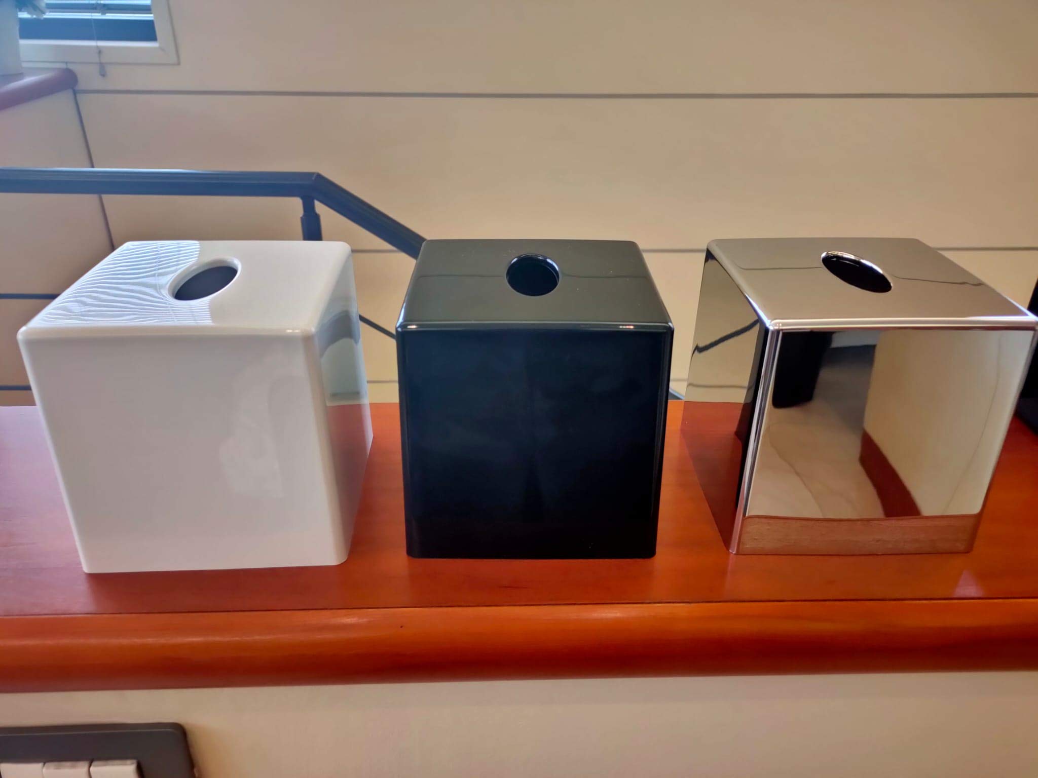 G.V.R. Scatola e Dispenser Porta fazzoletti, Made in Italy, Realizzato in ABS riciclabile e Disponibile in Vari Colori, 132mm x 132mm x 132mm, Ideale per Bagno, Salotto, Hotel e casa. (Cubo Cromato)