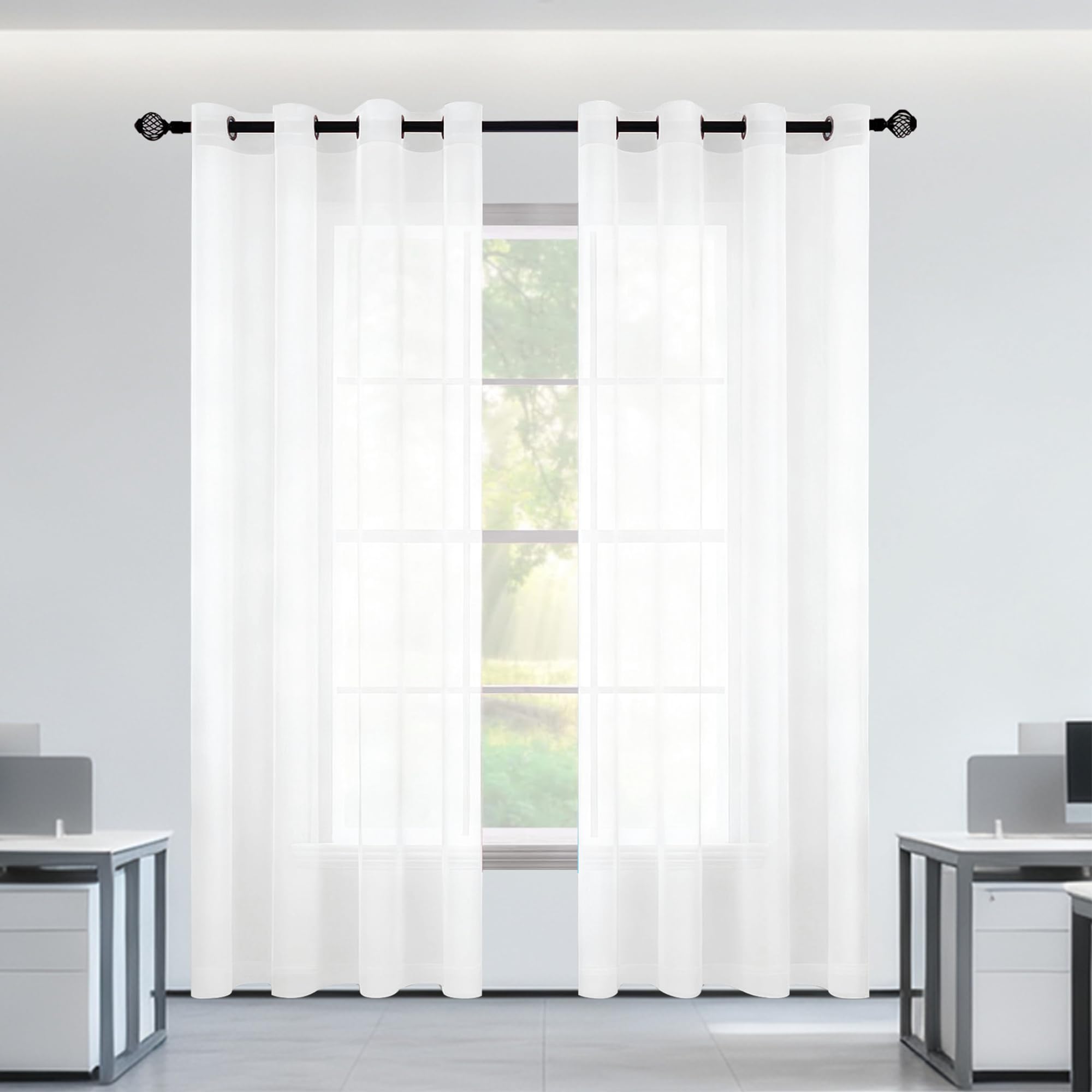 Rideaux transparents blancs pour une chambre parentale apaisante