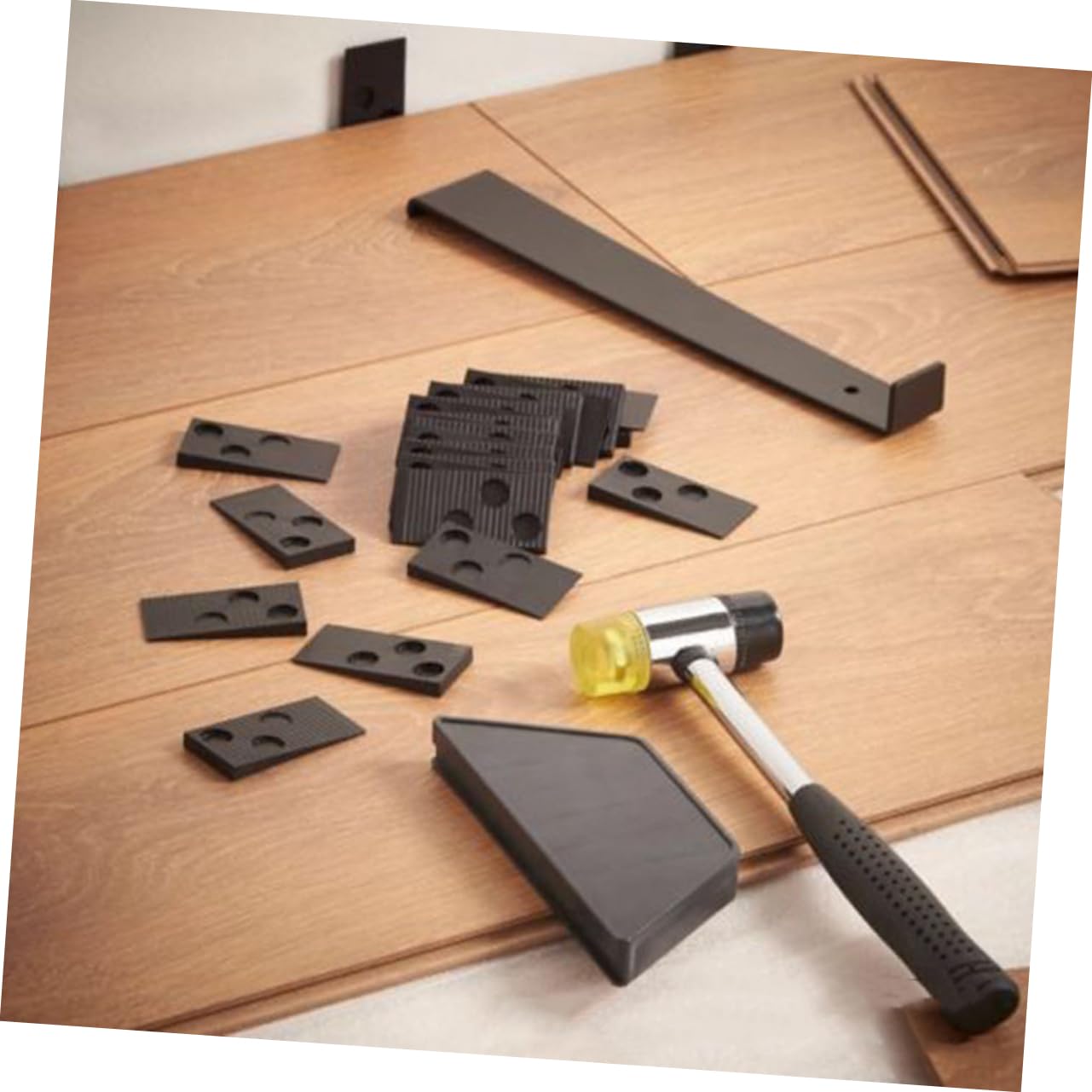 Housoutil Kit de Instalación de Suelos Laminados 23 Piezas con 20 Espaciadores, Barra de Tracción, Mazo y Taco de Goma para Instalación Rápida de Parquet