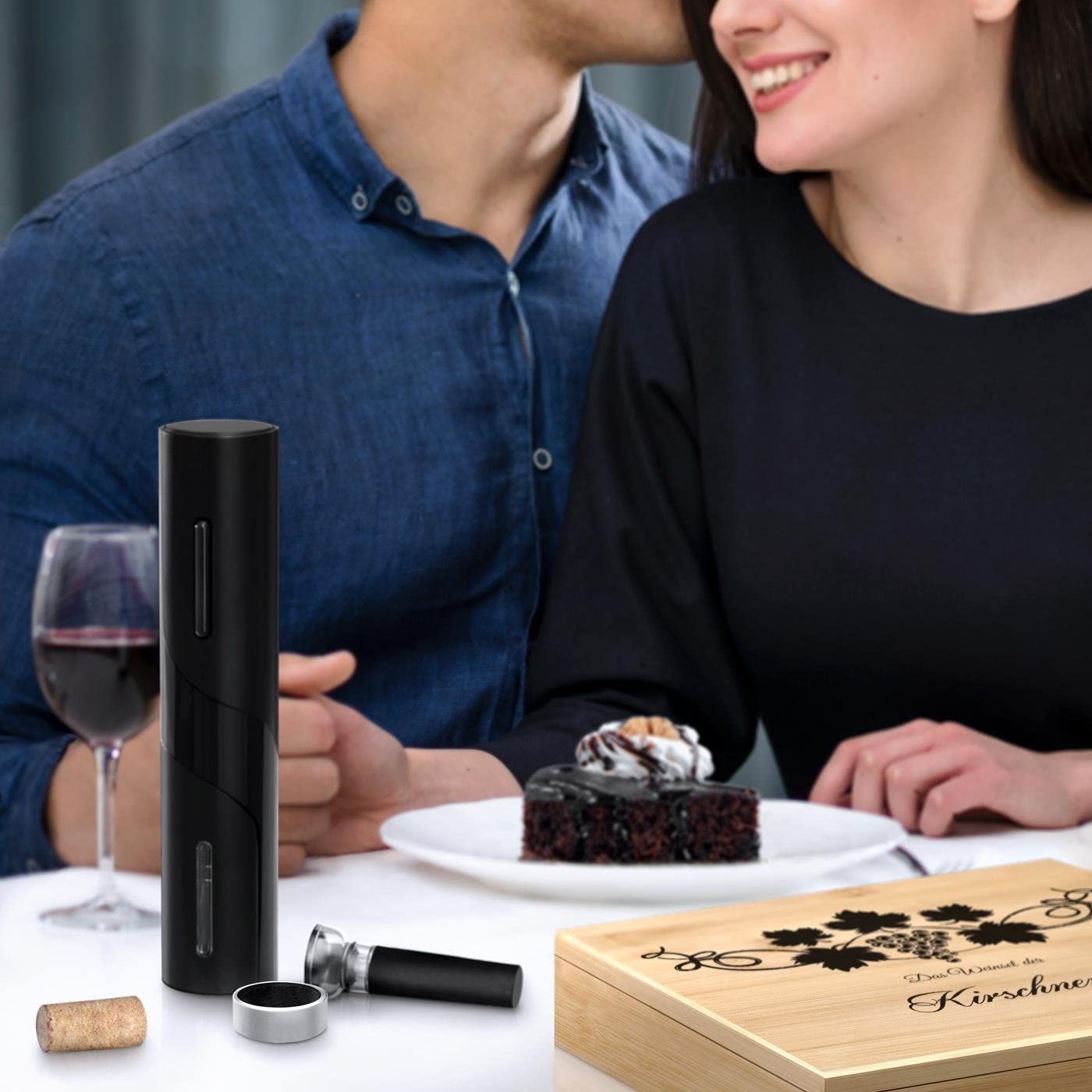 Maverton 6er Weinset in Geschenkbox mit Aufdruck - Flaschenöffner Set - elektrischer Weinöffner - Weinzubehör für Paare - Wein Dekantierset zur Hochzeit zum Hochzeitstag - Blättern