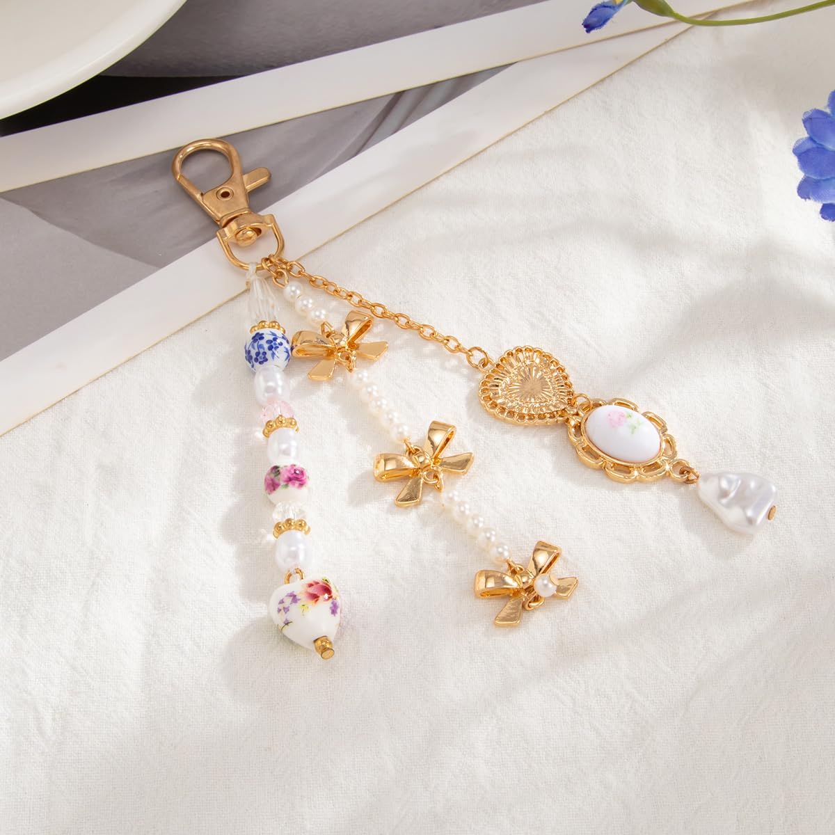 Vivian&CD Cute Keychain for Women, Kawaii Heart Flower Daisy Bag Charms with Sparkly Bowknot, Aesthetic Y2K Purse Accessories - Image 4