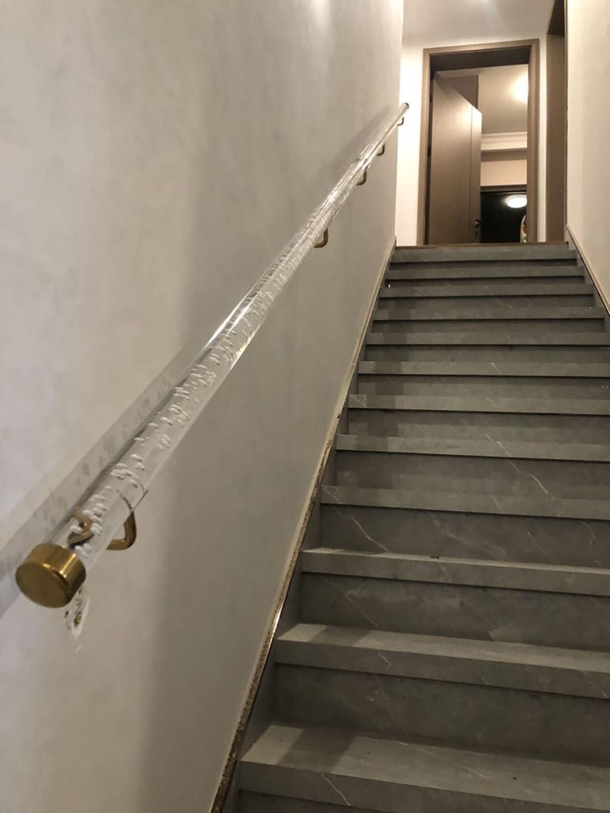 Slish Easy Inll Barre en acrylique C avec supports argentés et extrémité C Disponible en 0,9 m à 6,1 m pour intérieur