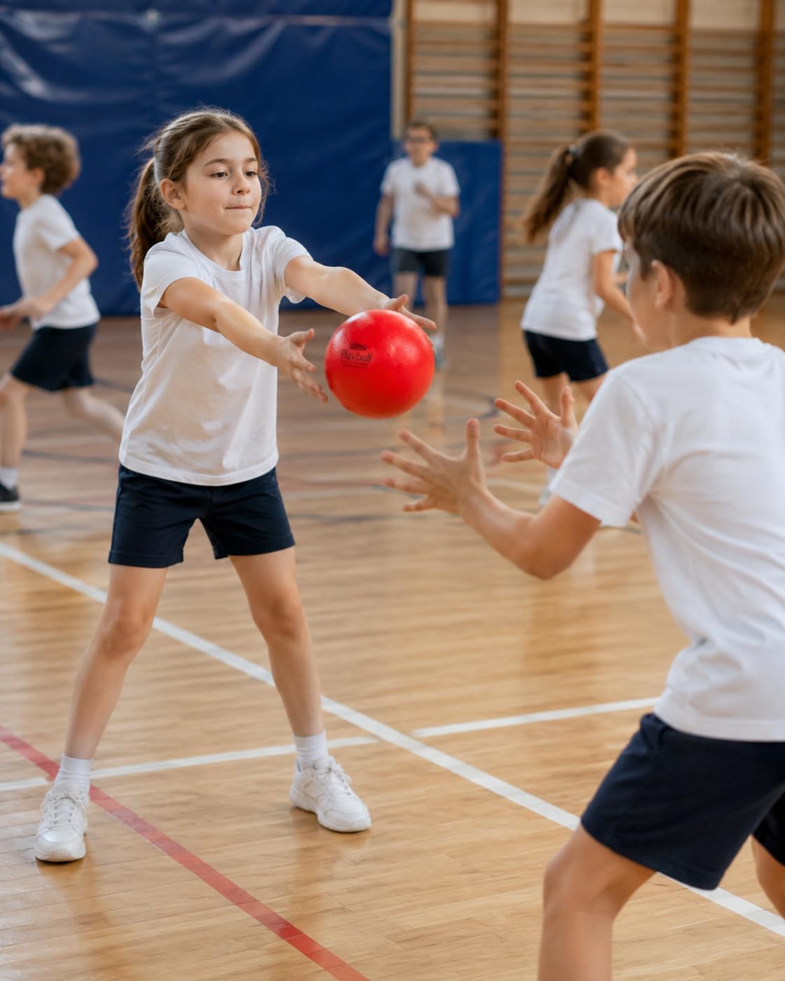Volley - Schaumstoffball Spielball mit Elefantenhaut, Weicher Wurfball, Robuster Softball aus PUR-Schaum für Schule, Verein & Freizeit, 16 cm Durchmesser, 105 g, hohe Sprungkraft, Rot