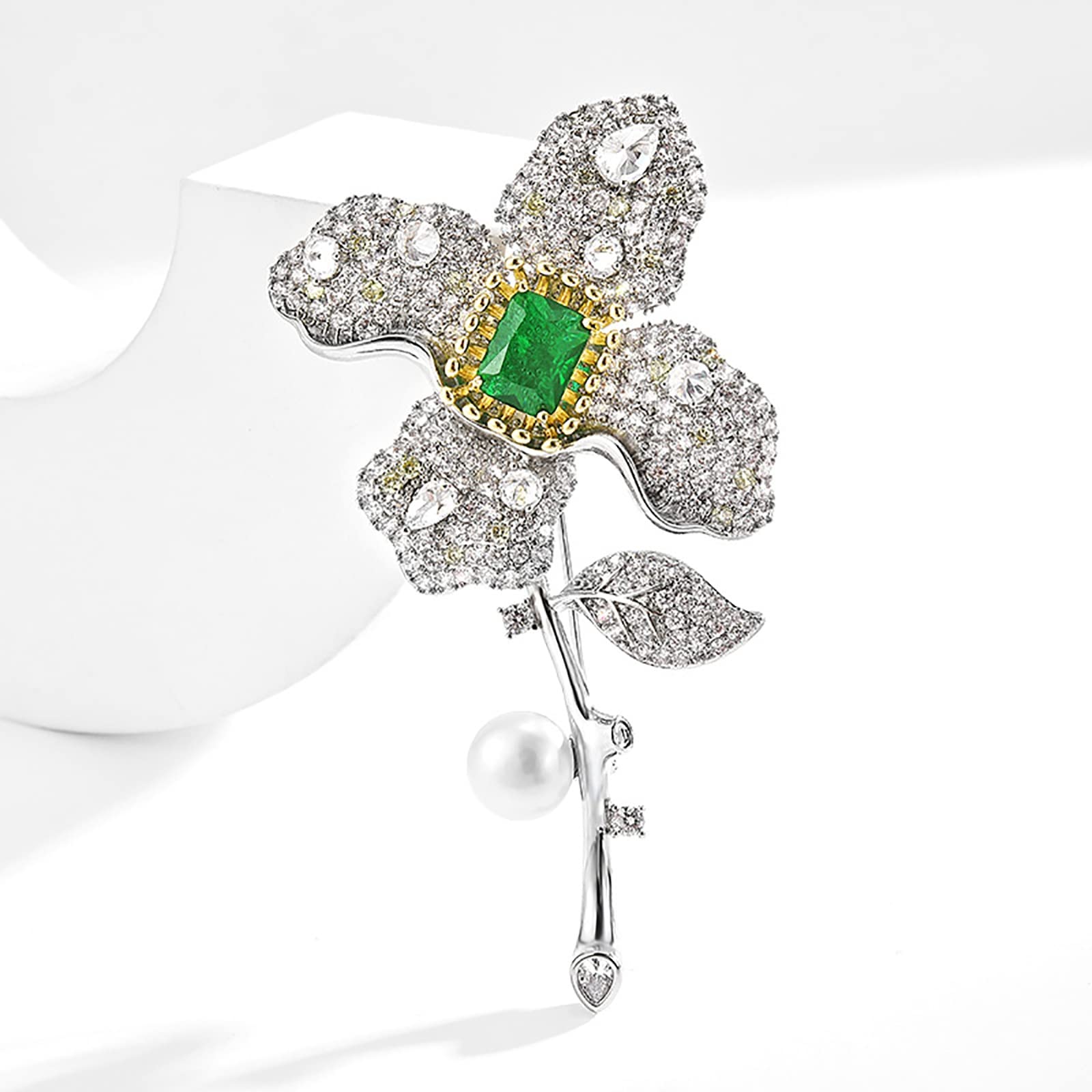 Dreidimensionale Brosche mit vierblättriger Blume und dick vergoldetem Zirkonia für Damen, Anstecknadeln mit Perlen