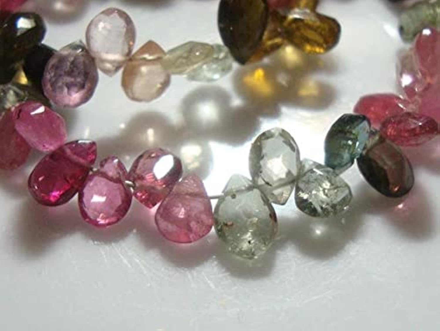 Faceted pear beads briolettes en tourmaline pour créer vos bijoux d'été