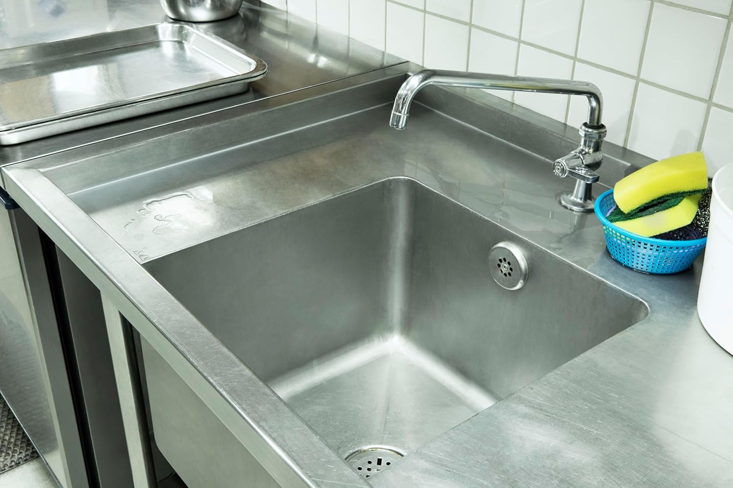 Cif Professinal Scheuermilch Zitrus, sanfte Reinigungscreme mit Reibekörpern für Küche und Bad, auch für Emaille, Glaskeramik, Kunstoff, Laminat, PVC, Aluminium und lackierte Flächen 8 x 0,75 L