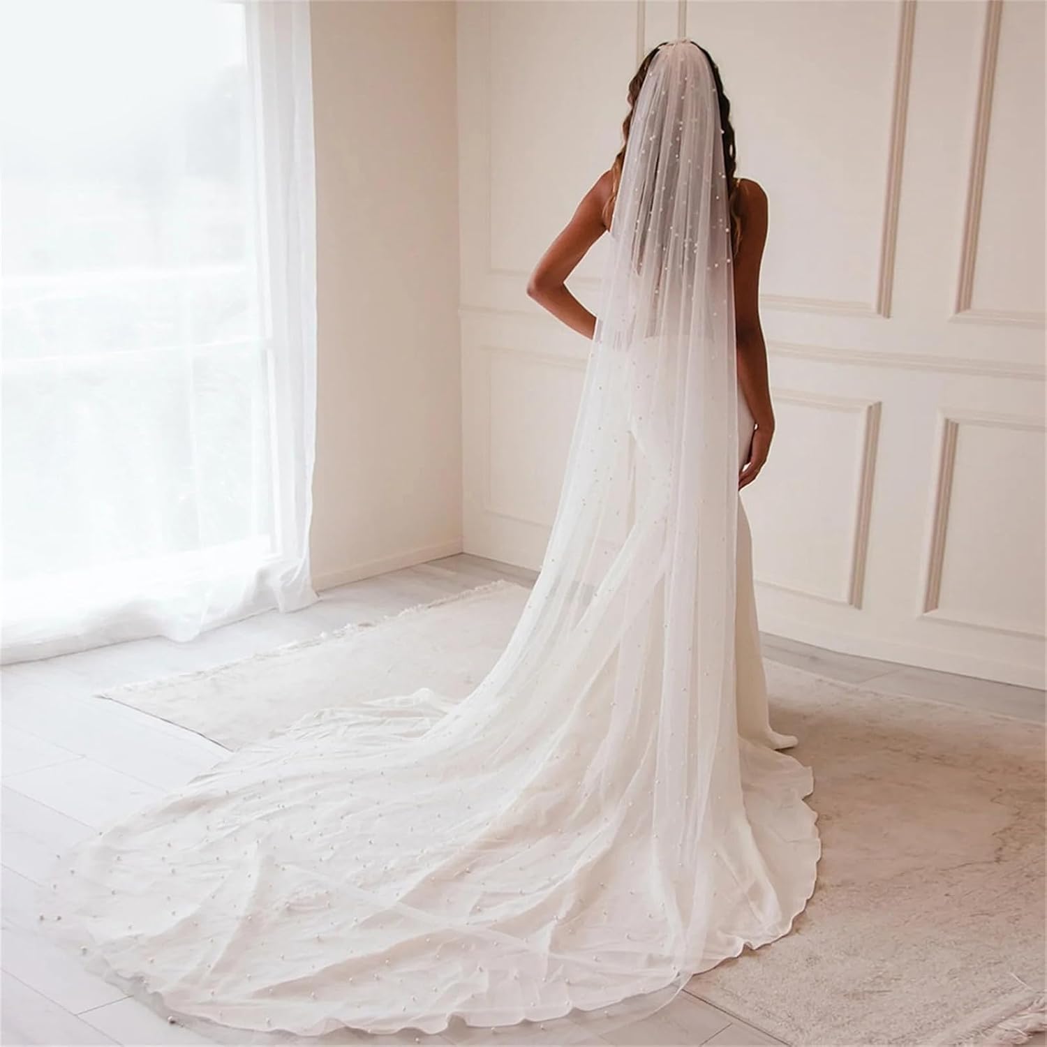 Long Tulle Bridal Veil with Embroidery Pearls Exquisites Beautiful Women for Special Occasion Romantics