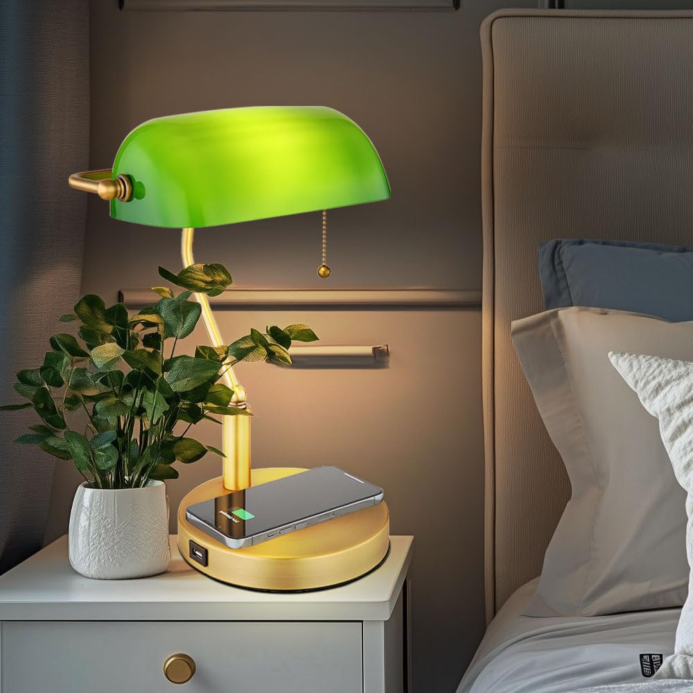 LED Schreibtischleuchte Bankerlampe Tischlampe altmessing Glas grün Leseleuchte, kabelloses Laden USB Anschluss, Zugschalter, 7W 806lm warmweiß, LxH 26,5x36 cm