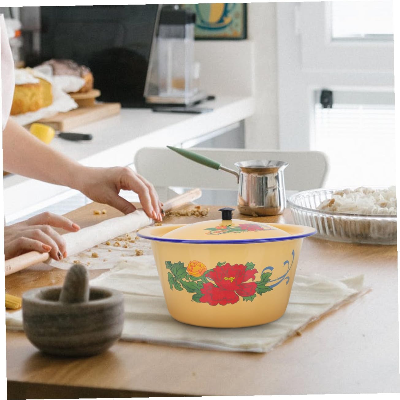 Vintage Enamel Bowl with Lid 1.4l Retro Style Lard Pot 19.5cm Household Enamelware for Kitchen Storage and Serving