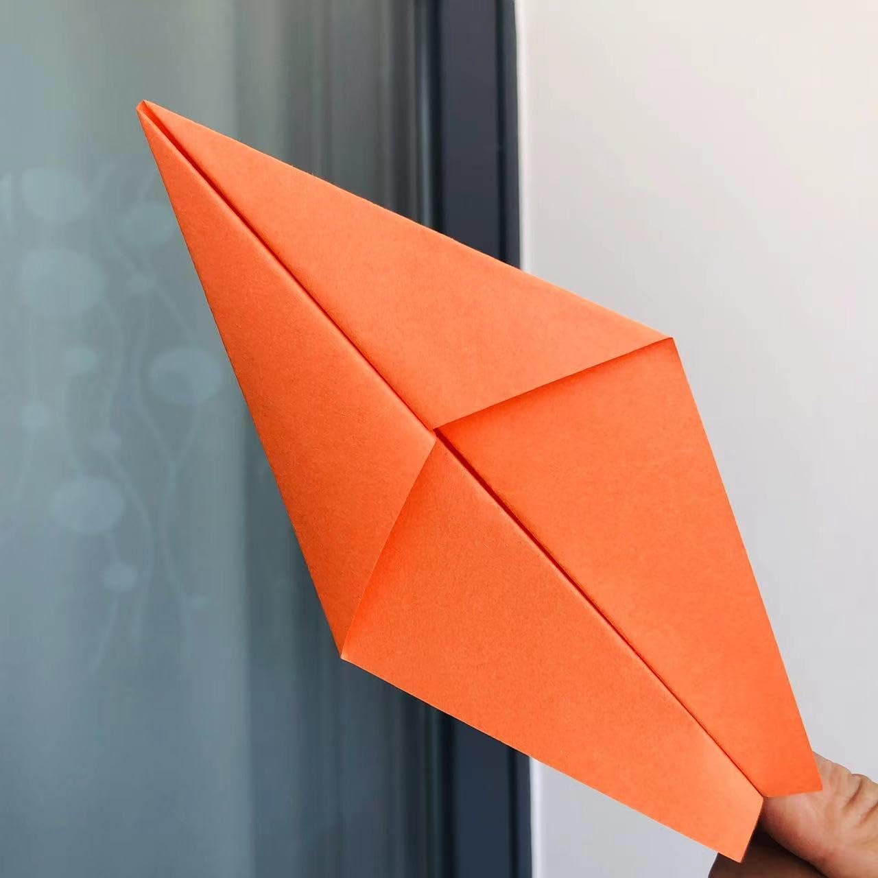 100PCS Premade Origami Paper Airplane Folded Origami Planes for Wedding Party Supplies Plane Themed Kids Birthday Baby Shower Party Table Centerpiece Children's Day Decorations (Rainbow)