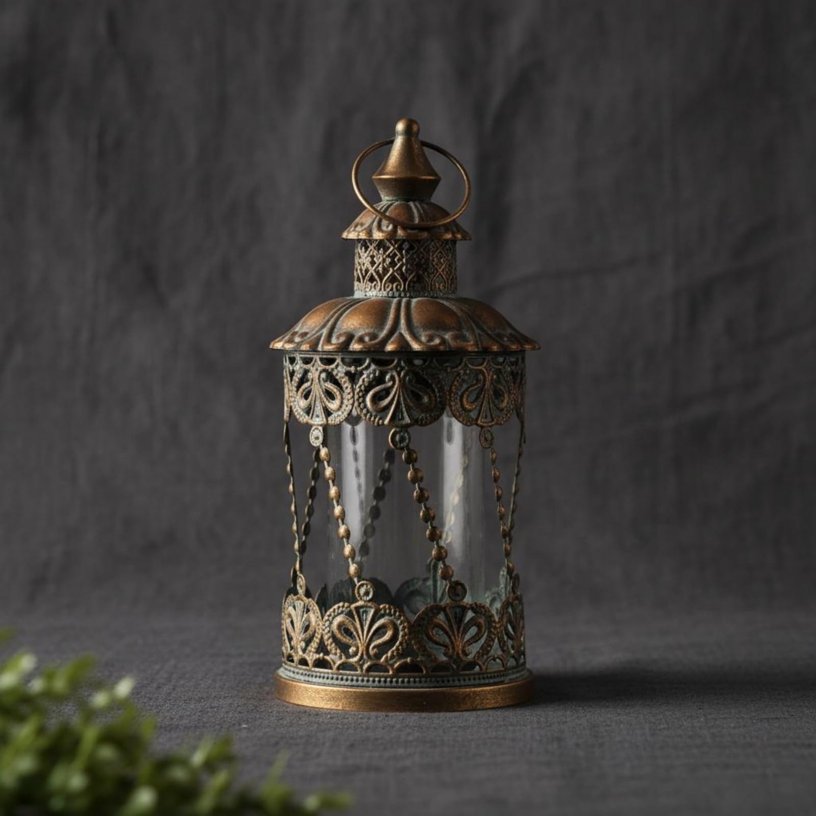 B Baosity Portavelas de Vidrio Hierro Farol Decorativo Antiguo Bronce Soporte de Vela Linterna con Trabajo en Base y Parte Europeo Adecuado para Salón Estudio Dormitorio, 12.5 12.5 29