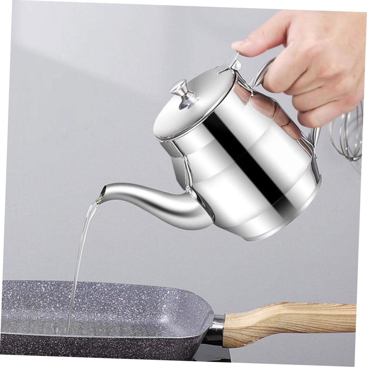 Stainless Steel Kitchen Oil Dispenser with Filter Mesh, 32Oz Leak-Proof Oil Pourer Bottle for Cooking and Vinegar Storage, Convenient Household Kitchen Utensil for Daily Use