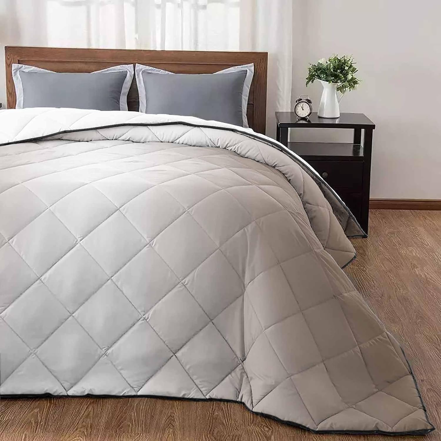 T&H XHome Quilt California King Luxury Quilted Comforter Bedspread-Thin Soft Cozy, Ombre Abstract Gradient Brown White Reversible Stitched Lightweight Quilt Coverlet for All Season