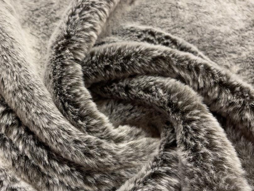Tissu fausse fourrure DK Taupe givré, peluche de luxe pour haute couture