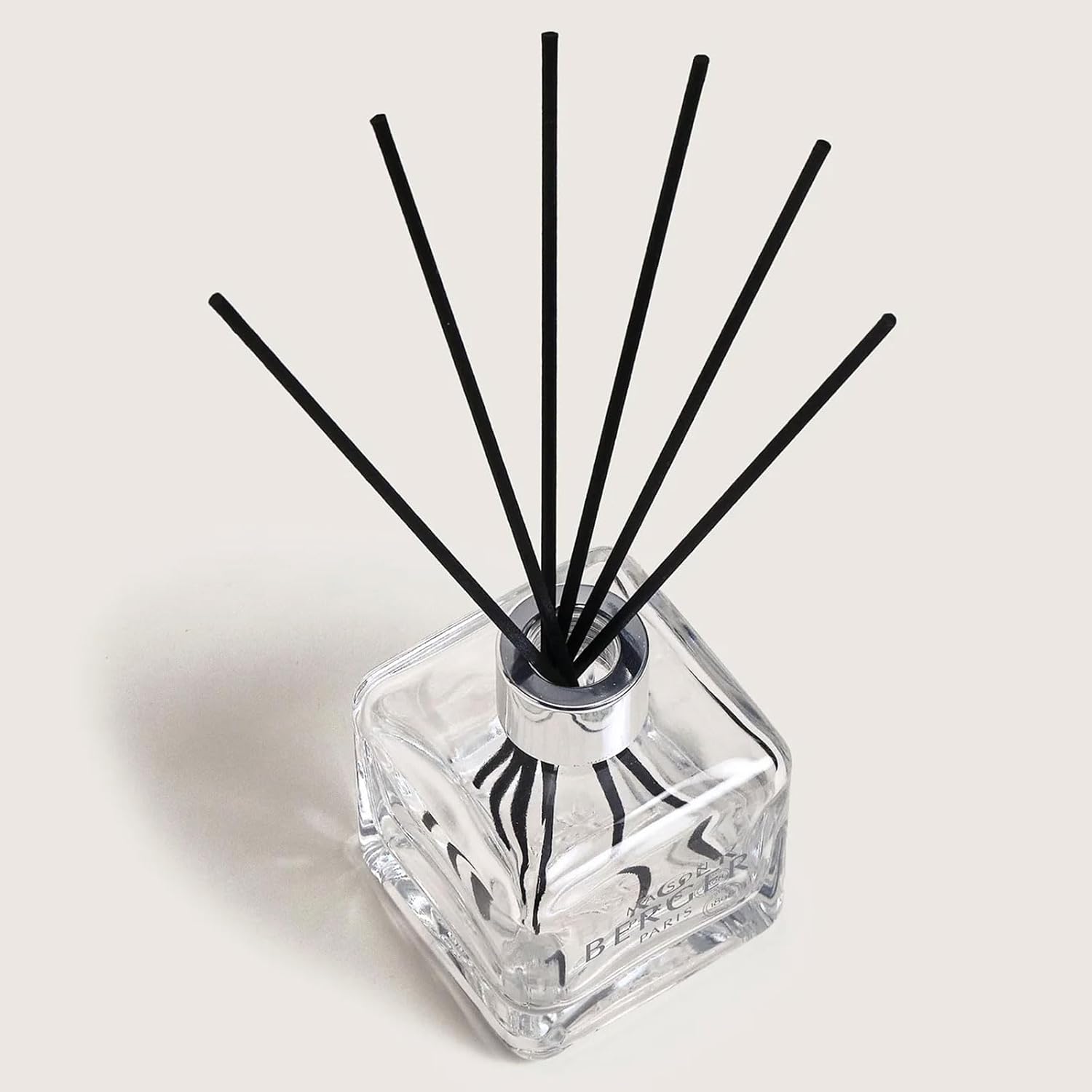 MAISON BERGER – Clear Glass Reed Diffuser Scented Bouquet – 8 Black Reed Sticks (8.3 in) with 3.4 fl oz / 100 mL Fragrance Refill – Made in France (Fresh Linen)