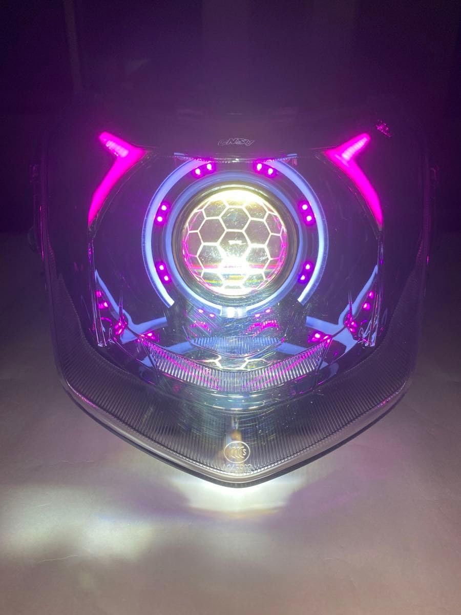 最新型 シグナスX 4型 デビルアイ プロジェクターヘッドライト 1点限り 新品 シグナスX 4型 デビルアイ 社外ヘッドライト