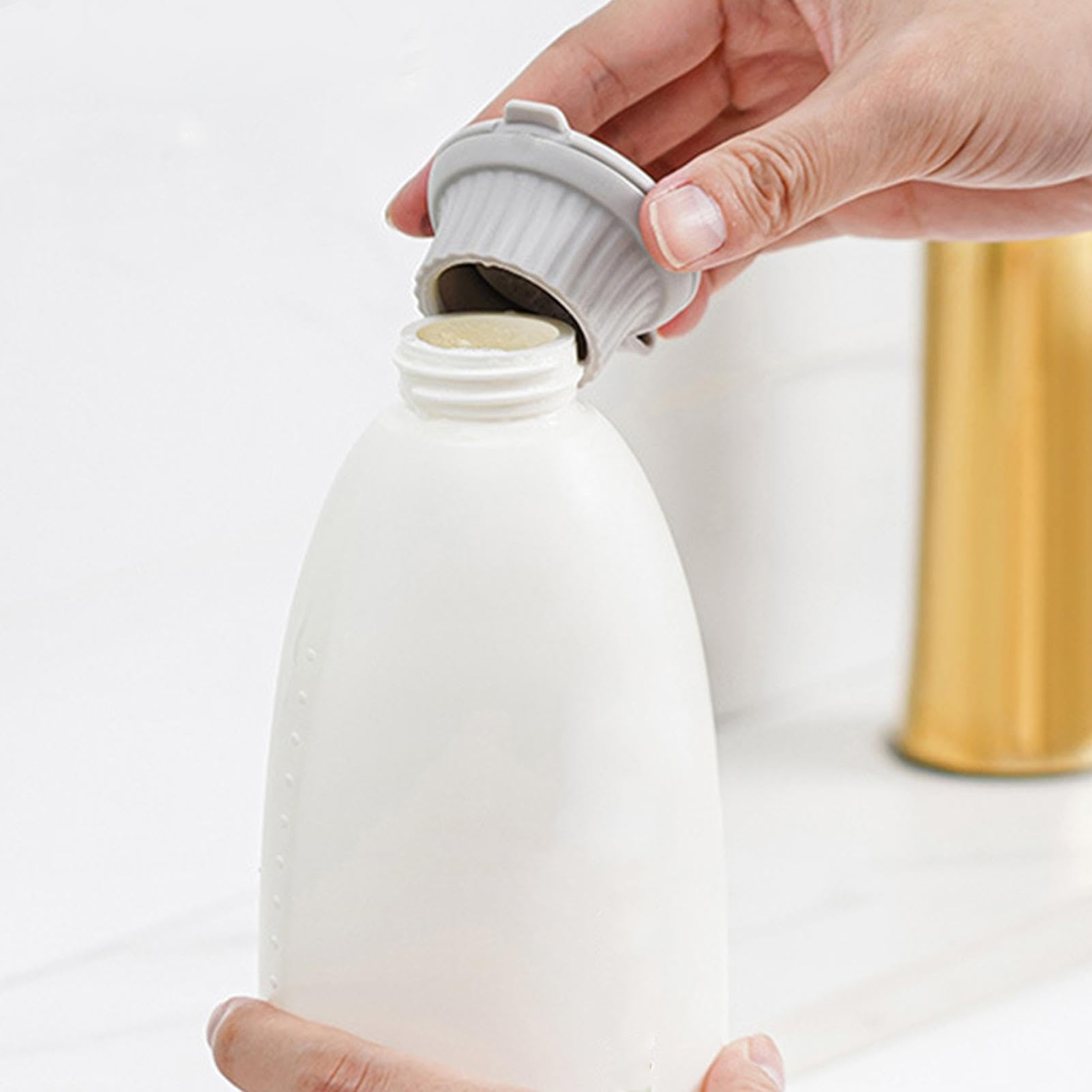 Amazon.co.jp: ボトルを空にするキャップ - 3X Get Every Drop of