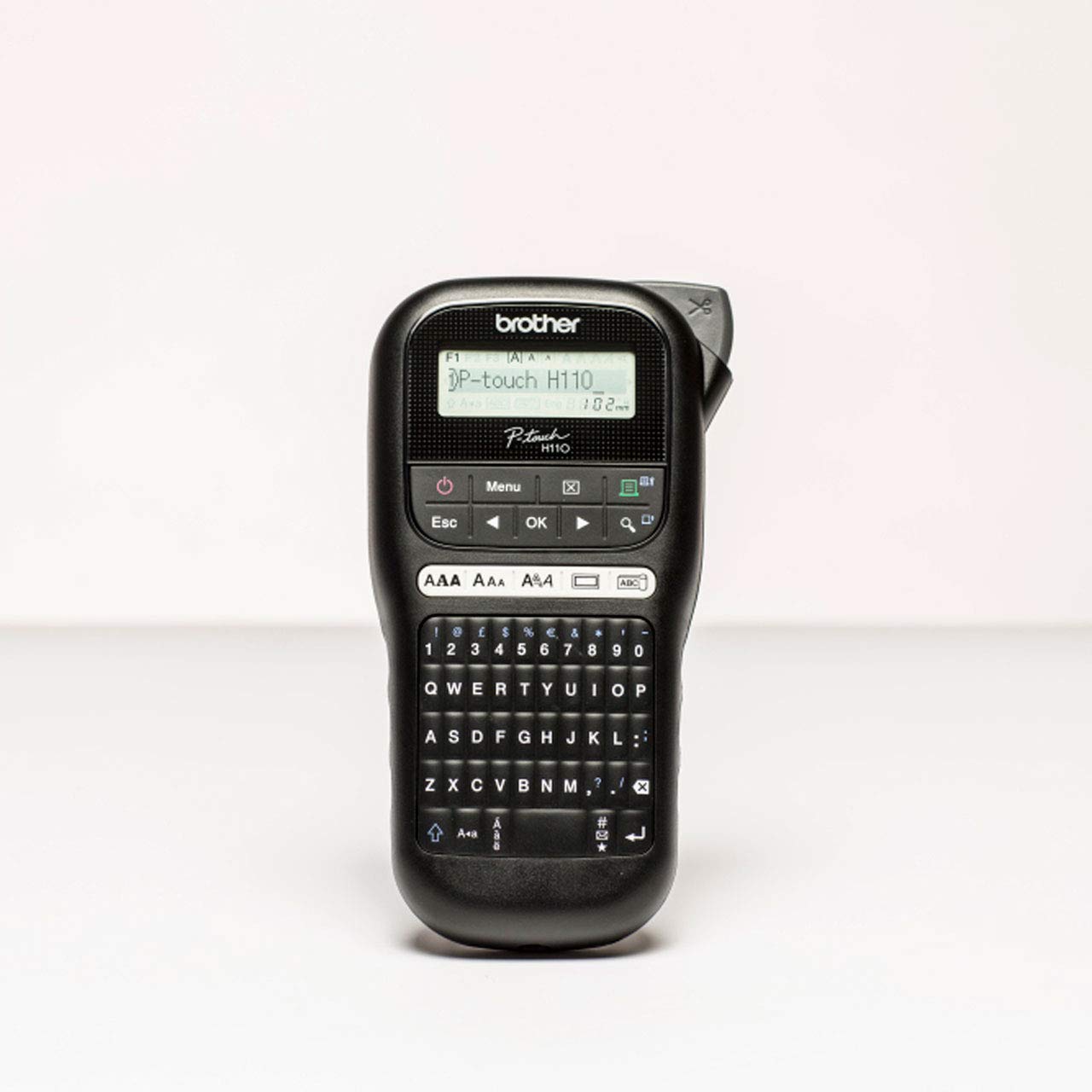 Brother PTH110. Rotuladora electrónica de mano con diseño ergonómico para el hogar y la oficina con teclado QWERTY. Color negro.