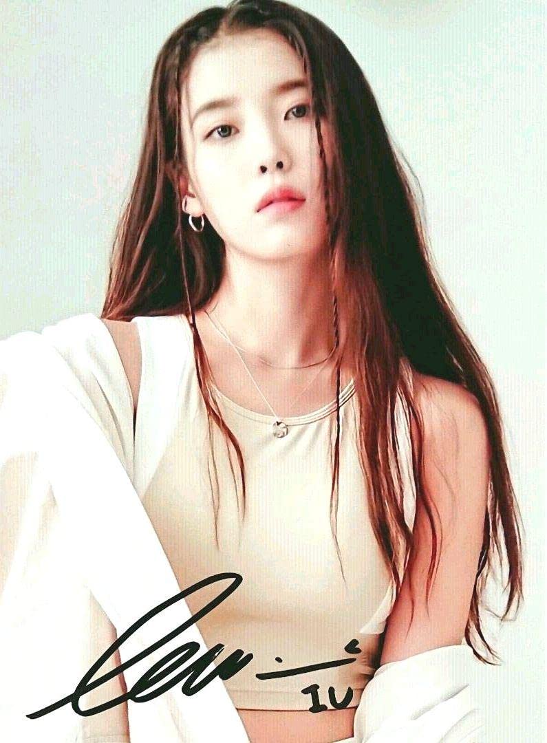 IU 直筆サイン