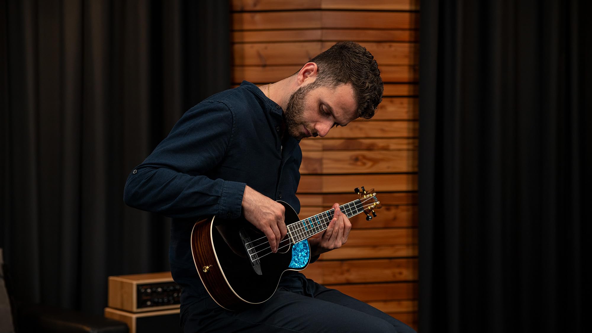 Ortega Guitars Tenor Ukulele Akustisch – Ghost Series – Inklusive Gigbag – Fichte, Schwarz (RUGH-BKT)