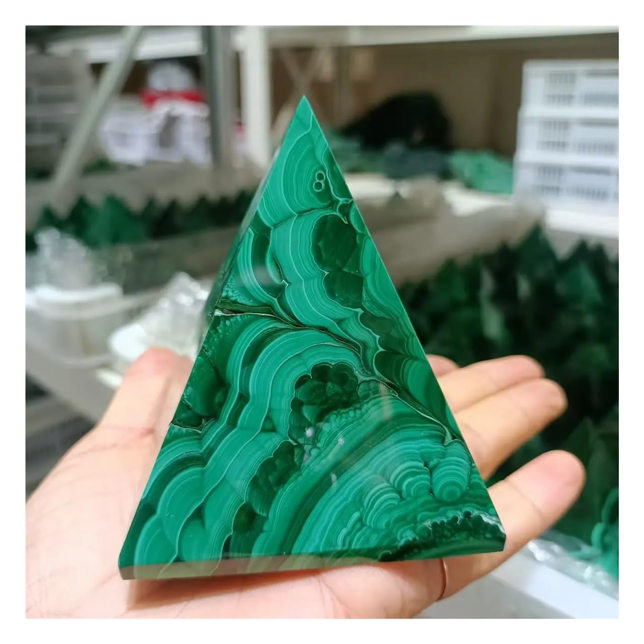 1 pezzo da 100-150 g di piramide malachite verde, quarzo