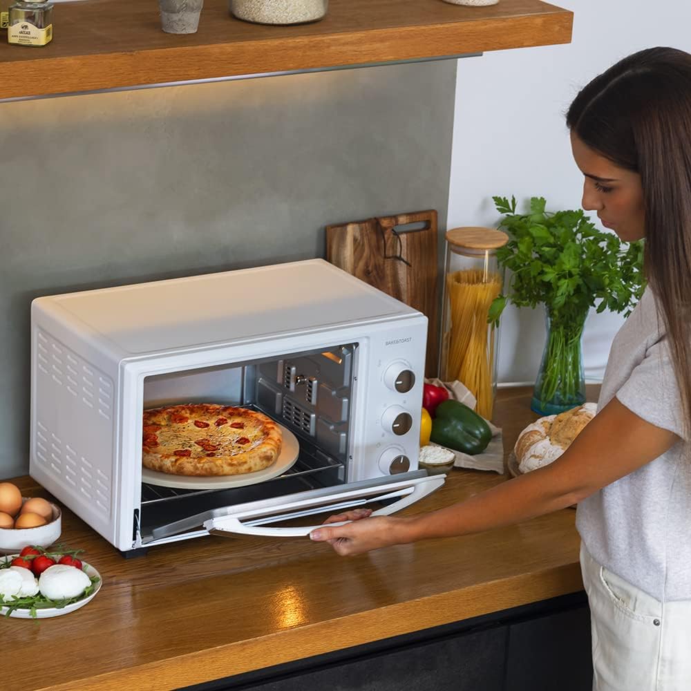 Cecotec Forno elettrico da Tavolo Multifunzione BakeToast 3000 4Pizza White Gyro. 1600 W, 30 Litri, Spiedo, Temperatura regolabile, Luce Interna, 3 Modi, Timer, Ideale per pizze