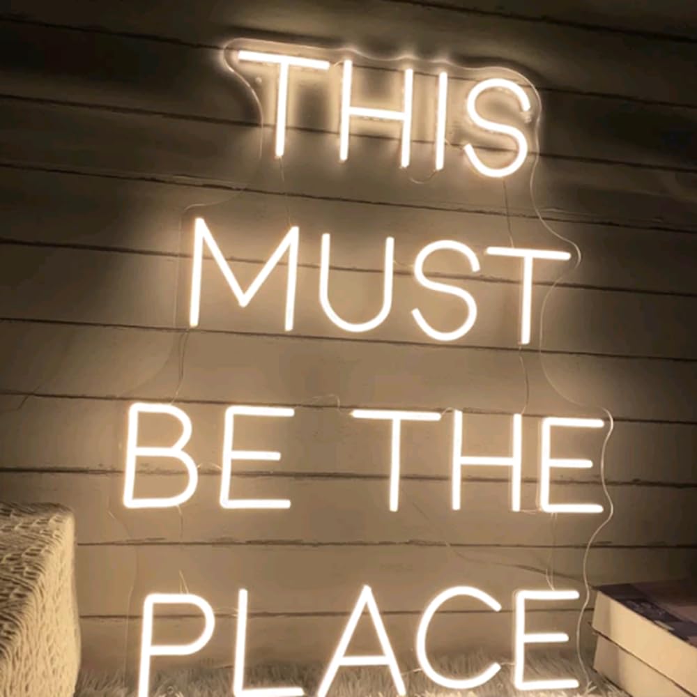 Neonowy znak 'This Must Be The Place', niestandardowe przyjęcie weselne LED neonowe światło sypialnia dom dekoracja ścienna sklep bar dekoracja spersonalizowany prezent rozmiar: 52 x 40 cm