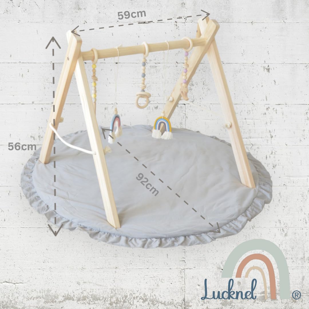 Montessori Spielbogen Baby aus Holz mit Spielmatte 90 cm – ab 3 Monate, 5 abnehmbare Hängespielzeuge, klappbar, naturbelassen – inkl. Stapelbecher Geschenk als Deko Akzent fürs Kinderzimmer