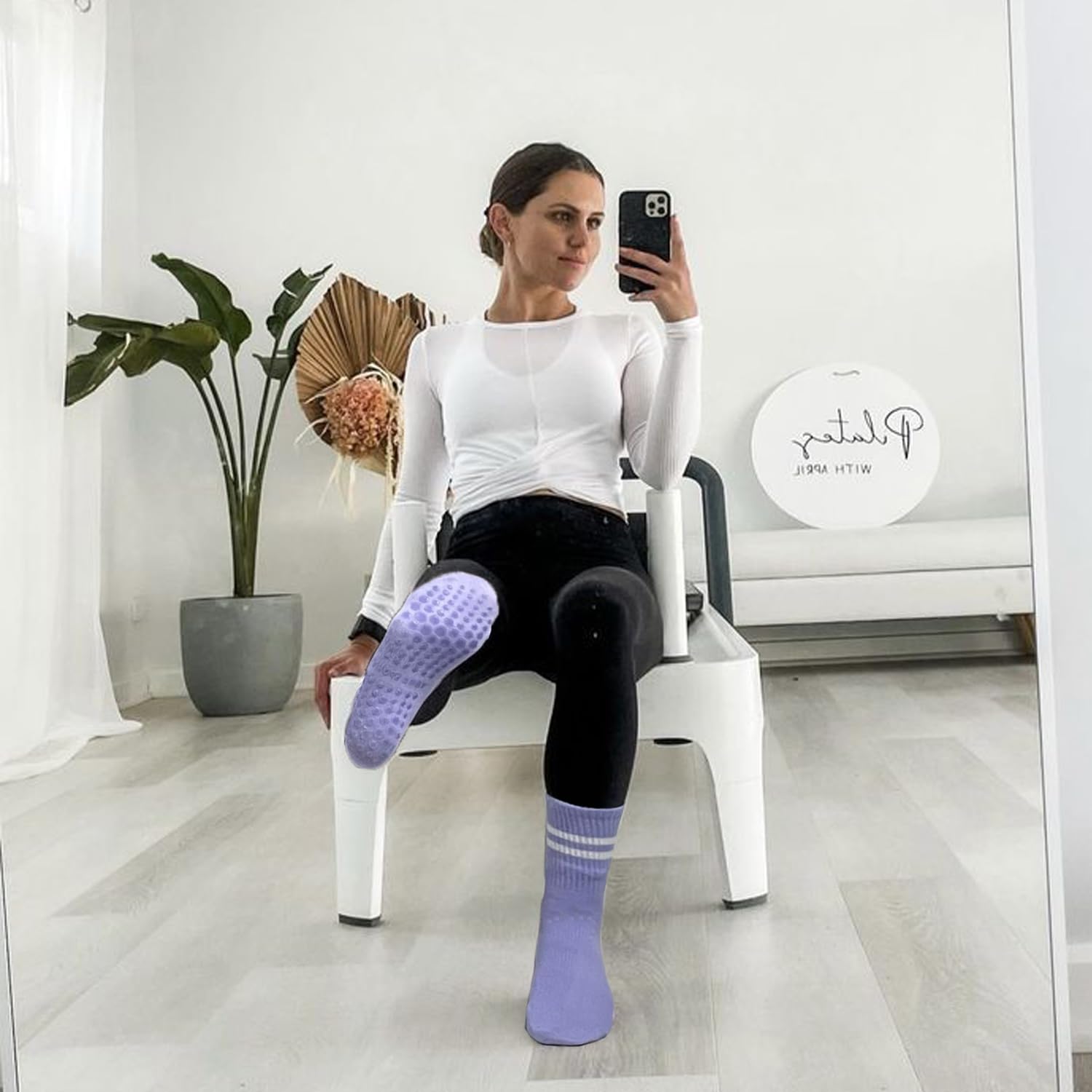 UMSIFEY Pilates Socks with Grips for Women Yoga Socks Non-Slip Athletic Socks Grip Socks for Ballet Dance Hospital Workout