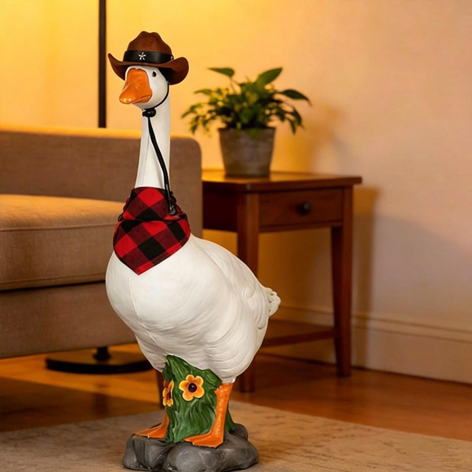 Resina ornamentale oca bianca con cappello cowboy per portico | Oca decorativa da giardino 14 pollici, regalo di inaugurazione della casa; scultura realistica da fattoria