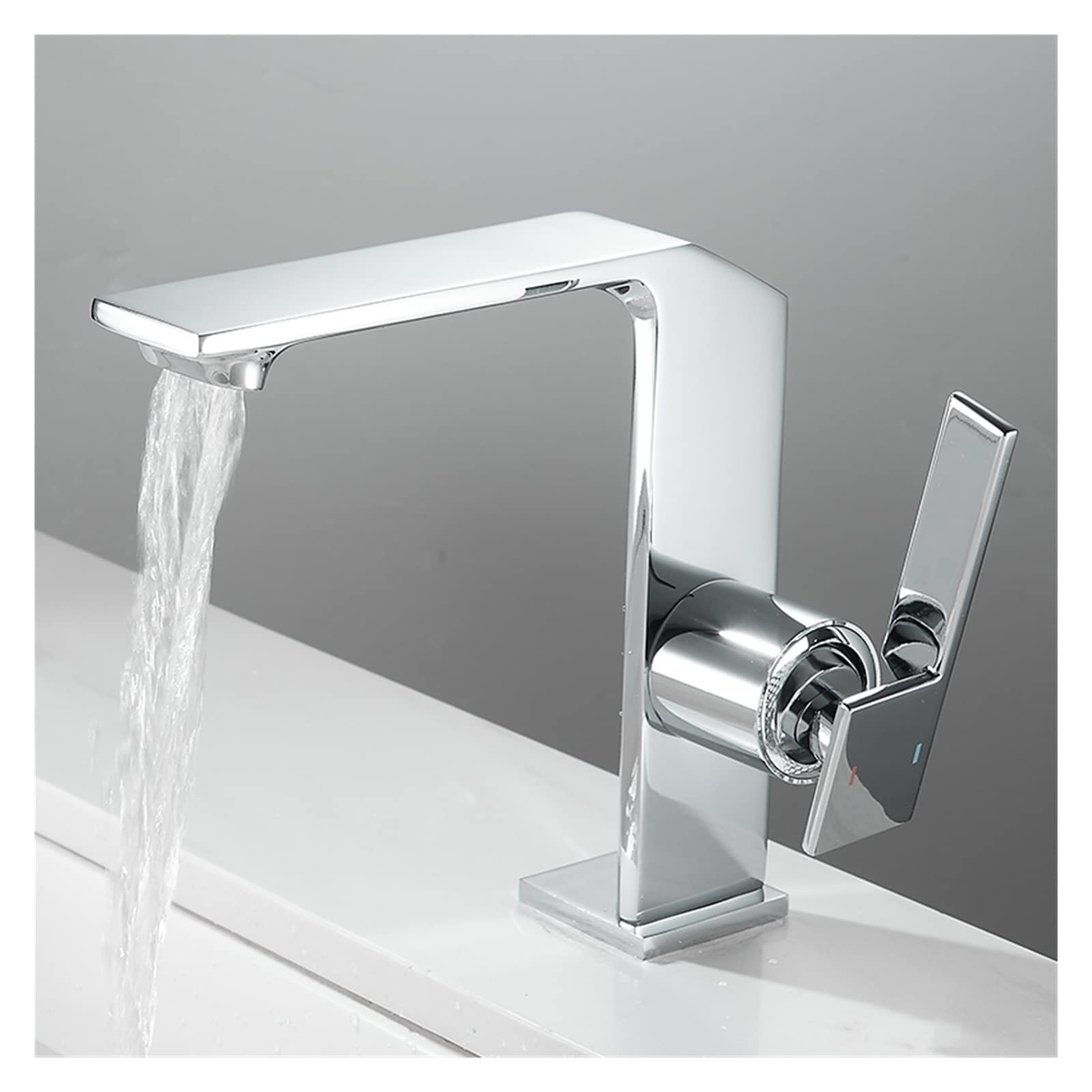 Mitigeur de lavabo cascade pour moderniser une salle de bain familiale