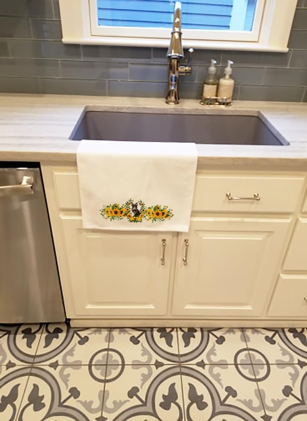 Caroline's Treasures CK2963WTKT Scottish Terrier in Sunflowers White Kitchen Towel Set of 2 Dish Towels Decorative Bathroom Hand Towel for Hand, Face, Hair, Yoga, Tea, Dishcloth, 19 X 25, White