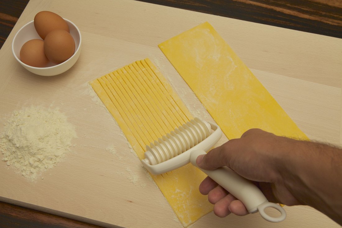 GP & ME GPP840197 Rullo Tagliapasta Tondo Dolcetteria Beige Utensili da cucina A